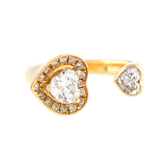 ”Queen Bey” - inel din aur, decorat cu diamante în forma de inima ?i briliante
