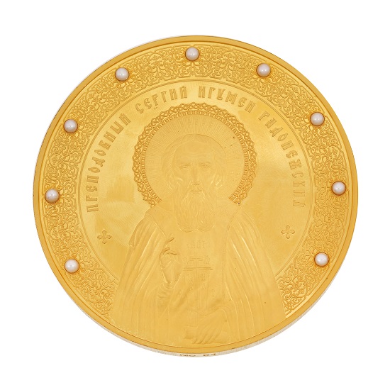 Importanta medalie comemorativa, din aur masiv, sculptata în relief cu Sfântul Serghei din Radonezh, reformatorul spiritual al Rusiei medievale